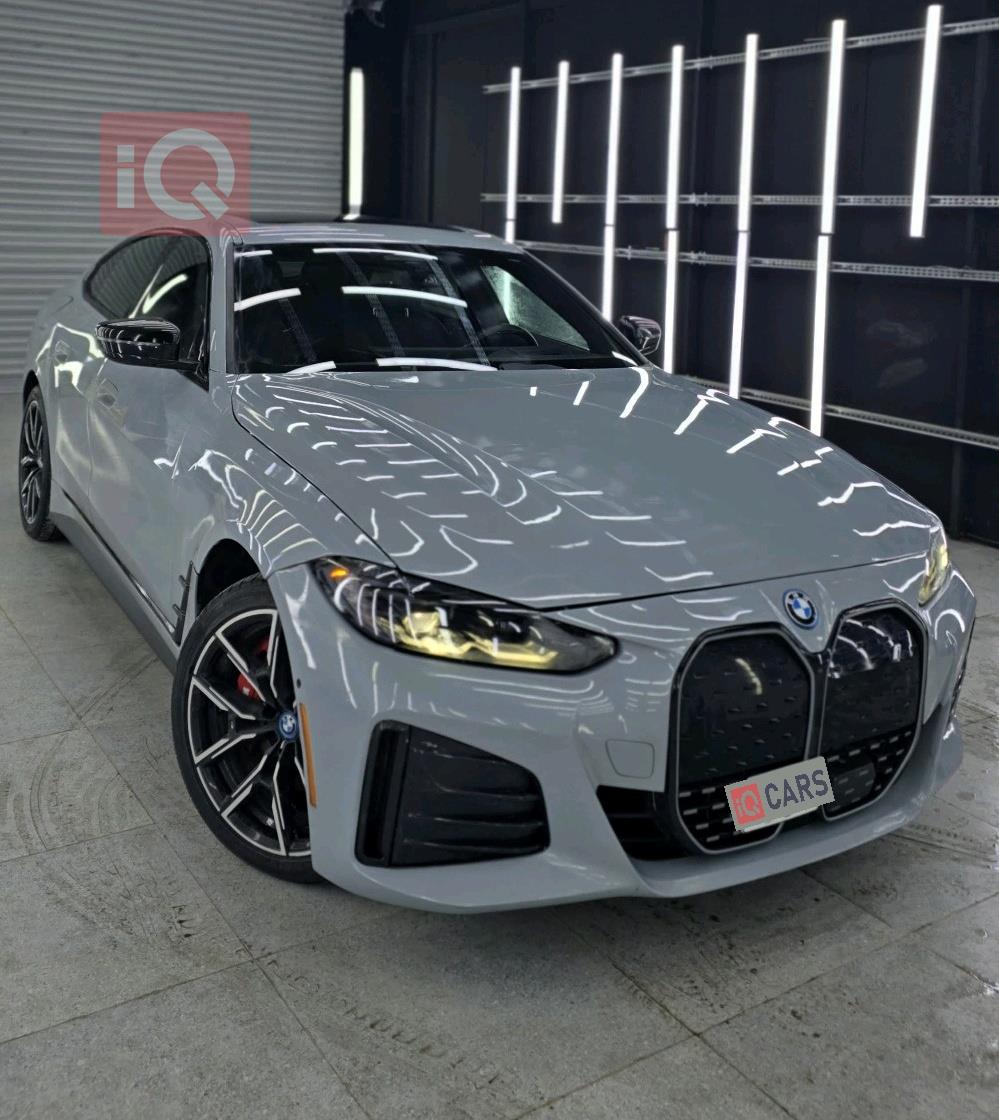 بی ئێم دەبڵیو i4